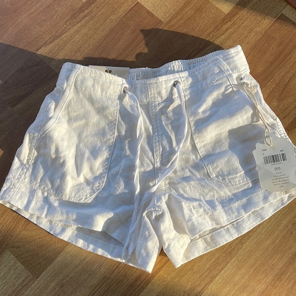Altar'd State Pants - nwt ALTAR’D State white shorts